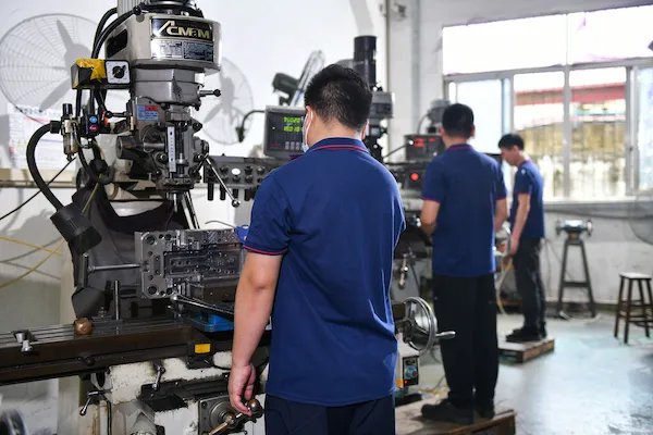 170-220°C injection temp Fanuc-adjusted low-warpage parts