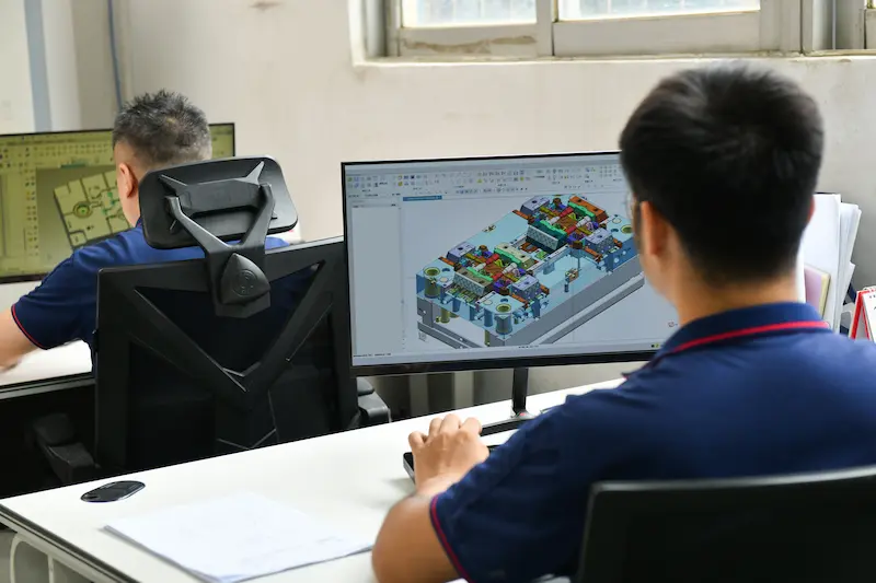 Advanced Moldflow simulation used to optimize cooling channels and prevent warpage in ABS plastic injection molding.