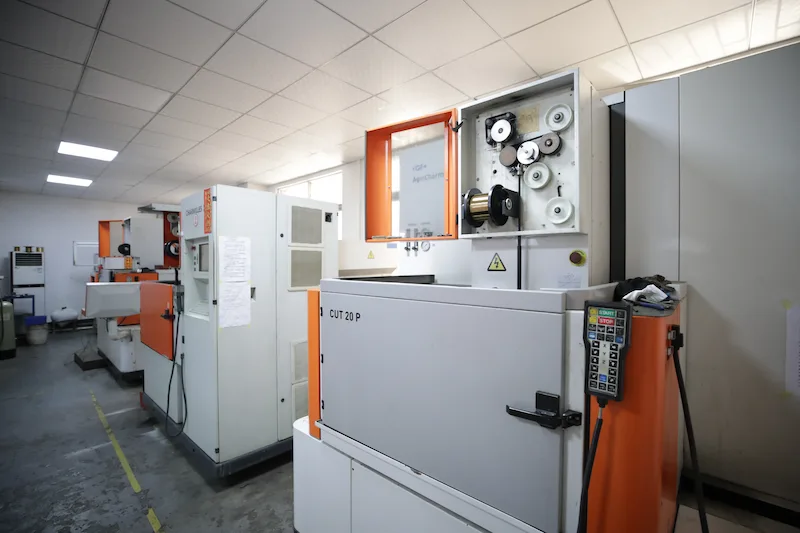 Overview of GBM Mold's modern injection molding workshop with Fanuc high-speed machines.